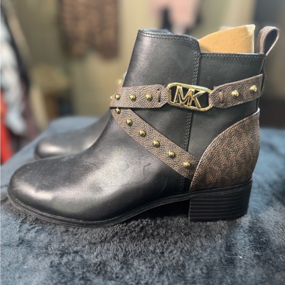 Michael Kors Black and Tan Ankle Boots with Gold Accents - Picture 3 of 4